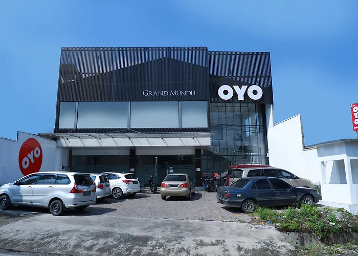 Oyo 379 Grand Mundu Hotel Semarang
